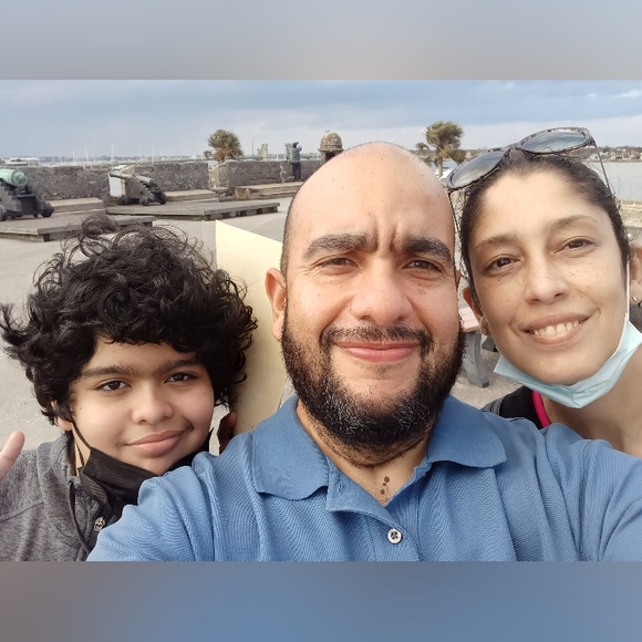 🚨Vionroselopez is Live!🚨 Share Show! Send 2 To The Blue! 🚨🥳🎉👜👟👕💰🚨 - Picture 5 of 8